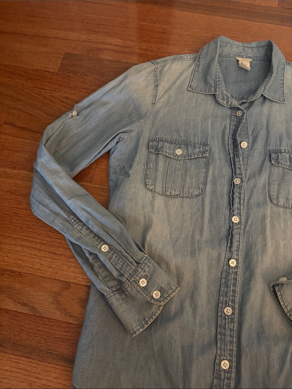 J. Crew Light Blue Chambray Denim Button Down Lightweight Shirt Women’s Size 6 - Picture 3 of 4